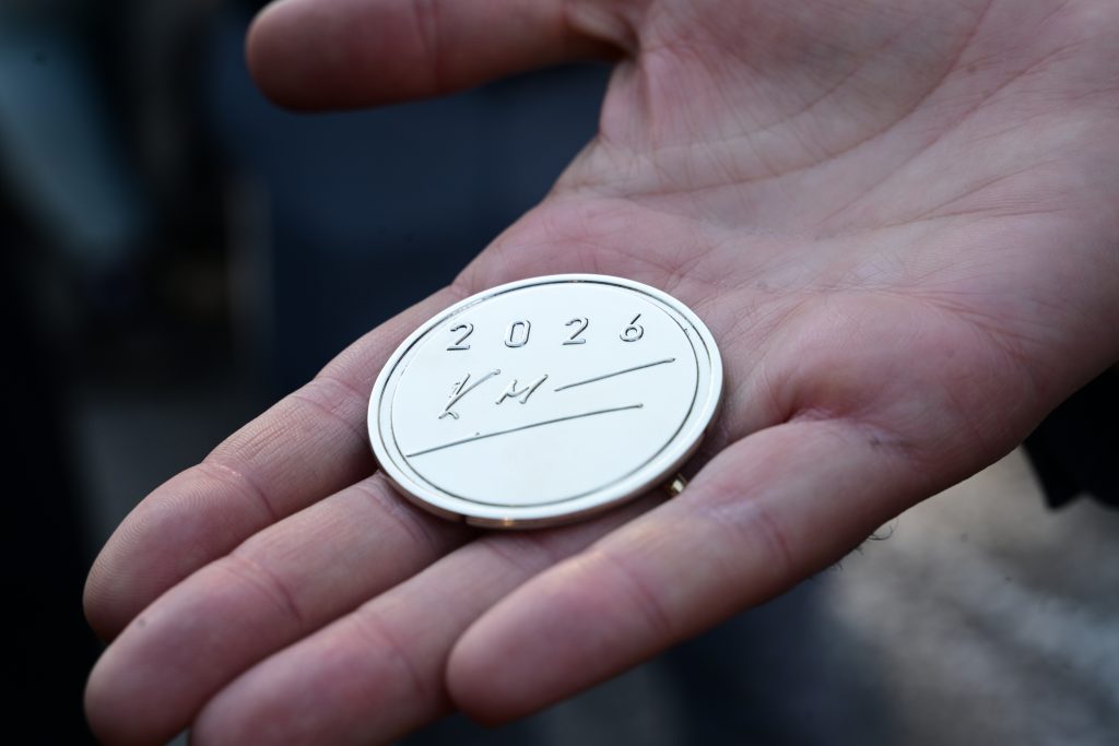 Στο Μαξίμου οι βουλευτές της ΝΔ μετά από κάλεσμα Μητσοτάκη – Οι ευχές, οι συζητήσεις και το ασημένιο γούρι