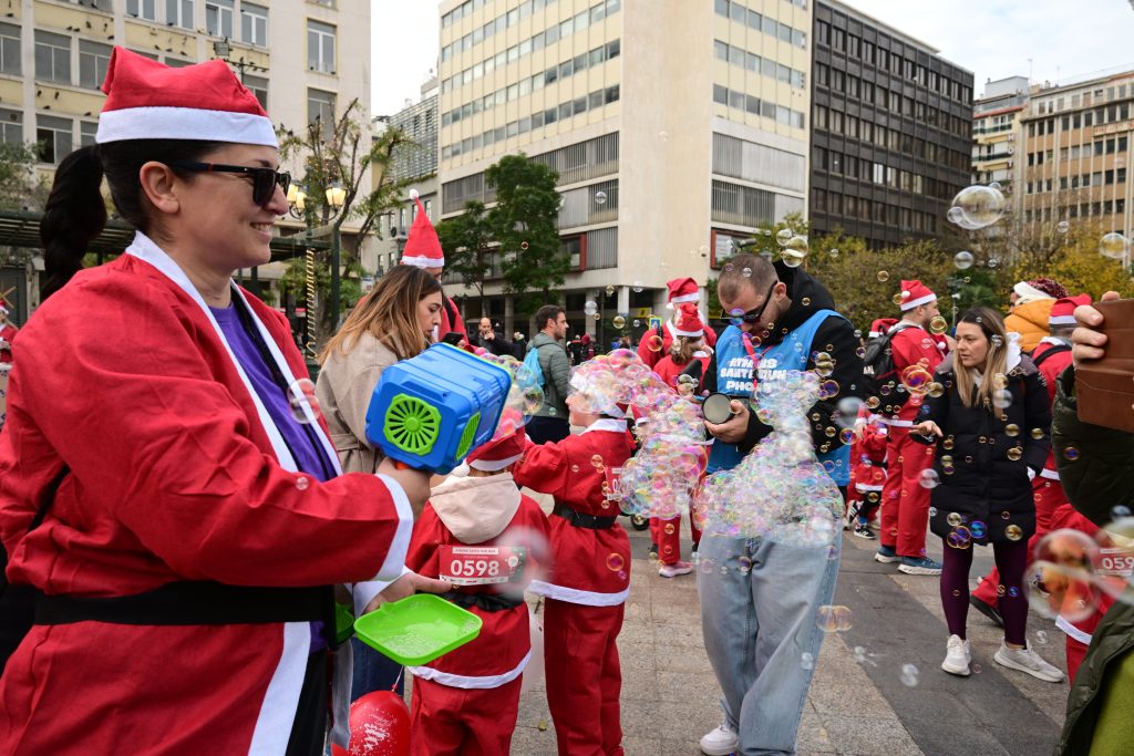 Athens Santa Run 2025, μια γιορτή αλληλεγγύης και αθλητισμού (εικόνες)