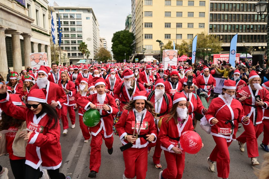 Athens Santa Run 2025, μια γιορτή αλληλεγγύης και αθλητισμού (εικόνες)