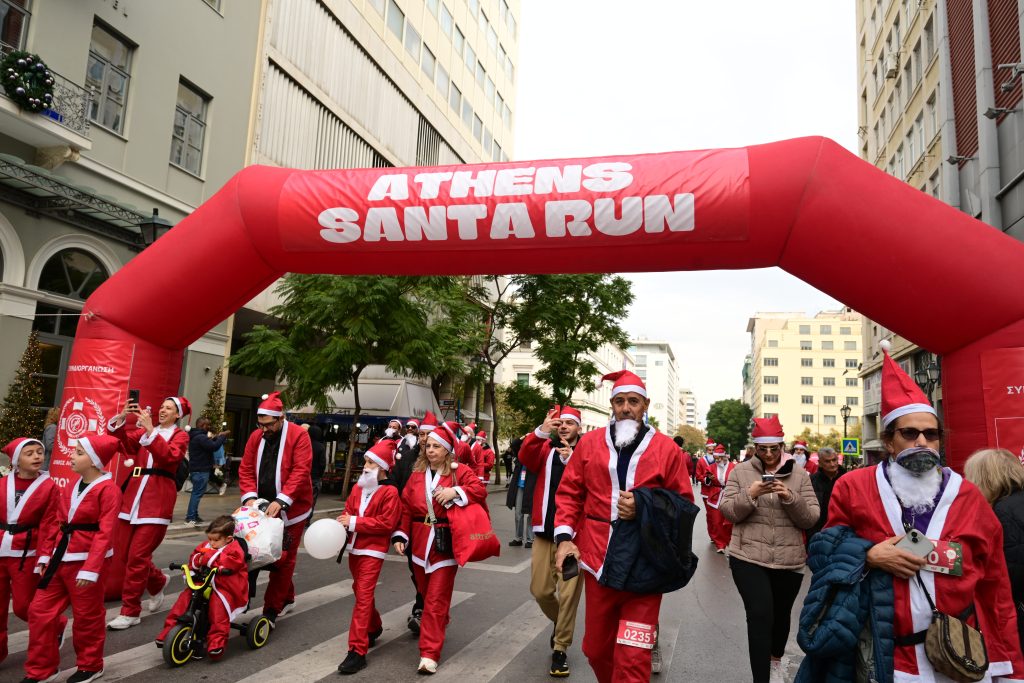 Athens Santa Run 2025, μια γιορτή αλληλεγγύης και αθλητισμού (εικόνες)