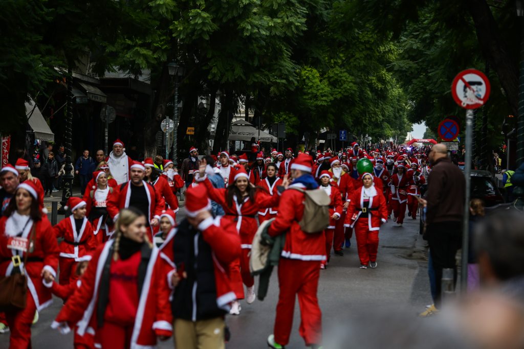 Athens Santa Run 2025, μια γιορτή αλληλεγγύης και αθλητισμού (εικόνες)
