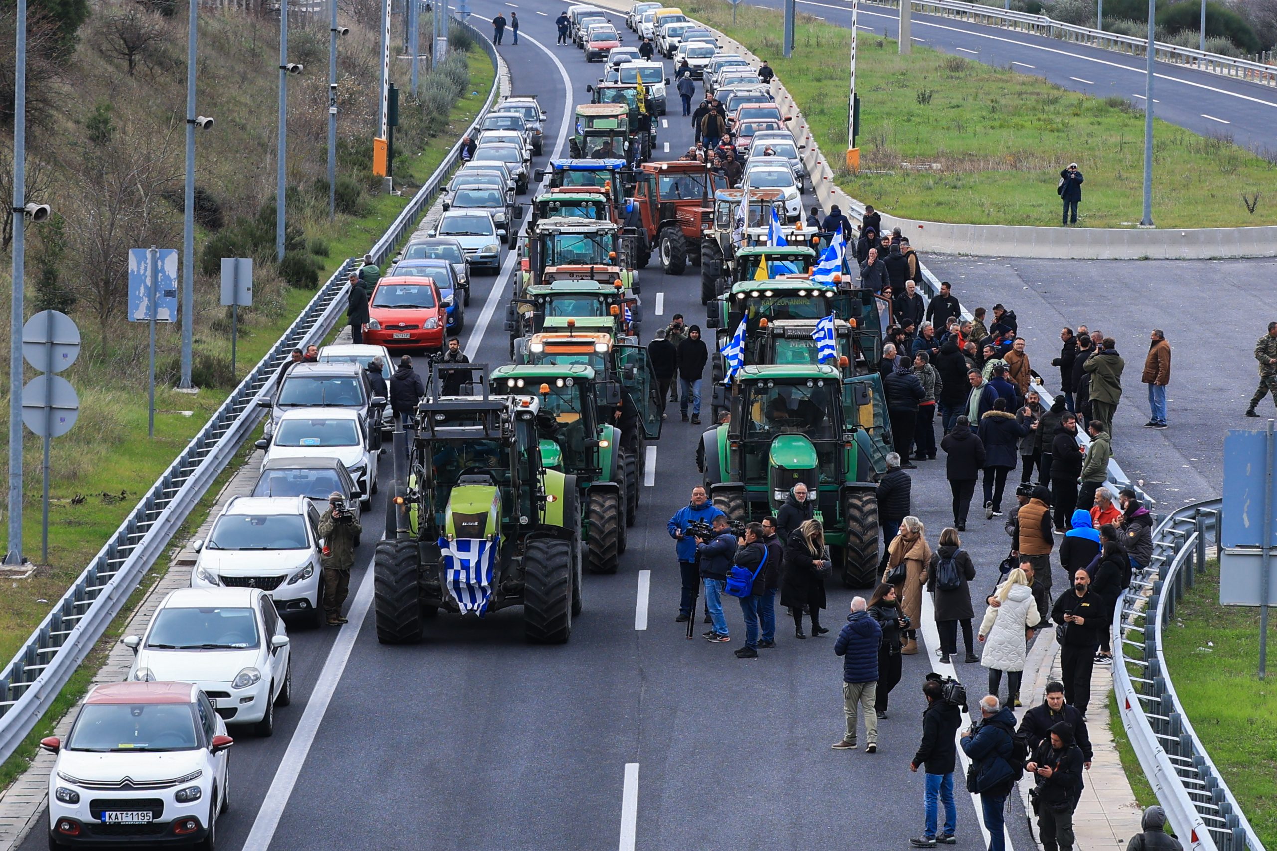 Πρωτοχρονιά στα μπλόκα θα κάνουν οι αγρότες – Στις 12:00 κλείνει η εθνική οδός στο ρεύμα προς Αθήνα