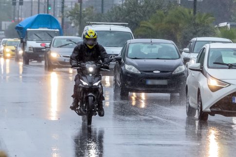 Τα κάλαντα των Χριστουγέννων στον Πρωθυπουργό από το Μουσικό Σχολείο Αλίμου και τον Πολιτιστικό Σύλλογο Ερέτριας «Κωνσταντίνος Κανάρης» (εικόνες)