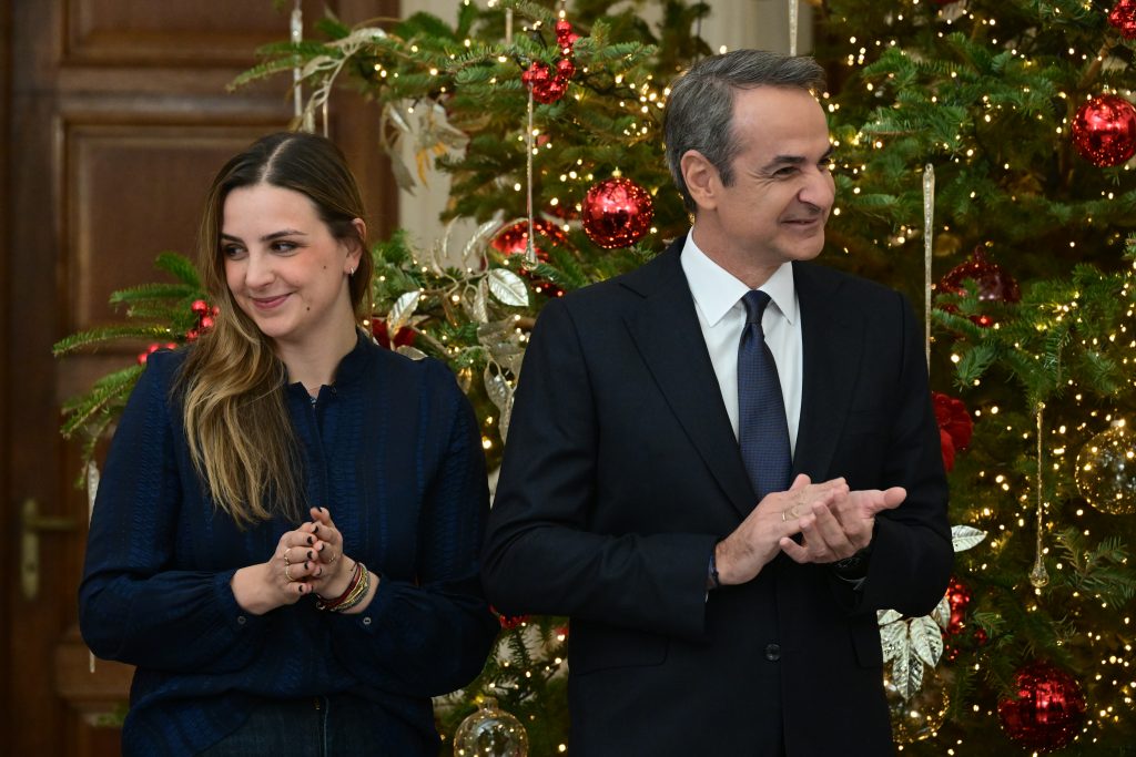 Πρωτοχρονιάτικα κάλαντα στον Πρωθυπουργό