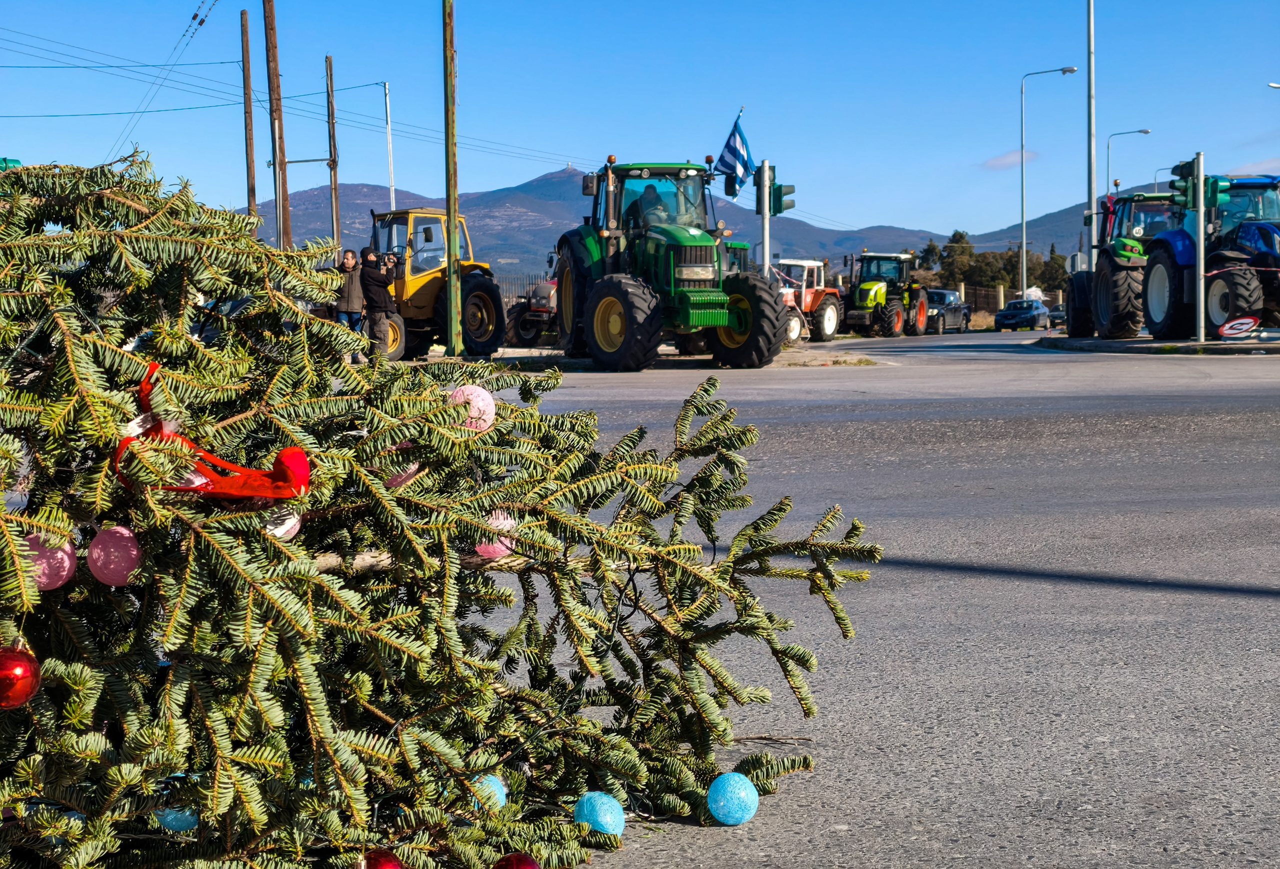 Πρωτοχρονιάτικο «ρεβεγιόν» στα μπλόκα οι αγρότες – Στην πανελλαδική σύσκεψη στα Μάλγαρα οι κρίσιμες αποφάσεις