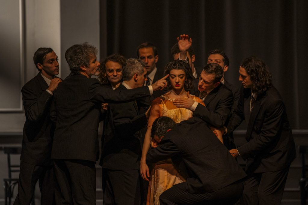 Το εμβληματικό έργο «Kontakthof» της Pina Bausch στο Εθνικό Θέατρο με ελληνικό θίασο