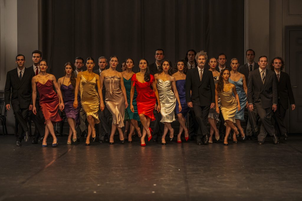 Το εμβληματικό έργο «Kontakthof» της Pina Bausch στο Εθνικό Θέατρο με ελληνικό θίασο