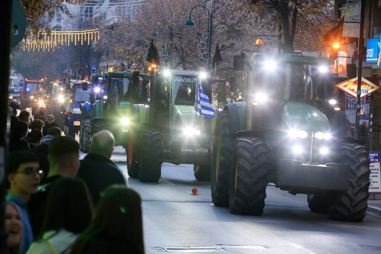 Στο πανελλαδικό συντονιστικό του Σαββάτου η απόφαση των αγροτών μετά το κάλεσμα Μητσοτάκη – Διαμαρτυρία με σανό στα γραφεία των βουλευτών της ΝΔ στη Λάρισα