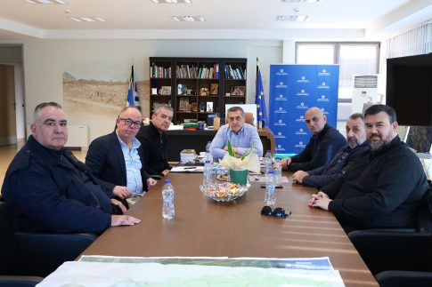 Γιορτινή βόλτα αγάπης από το Vespa Club Volos