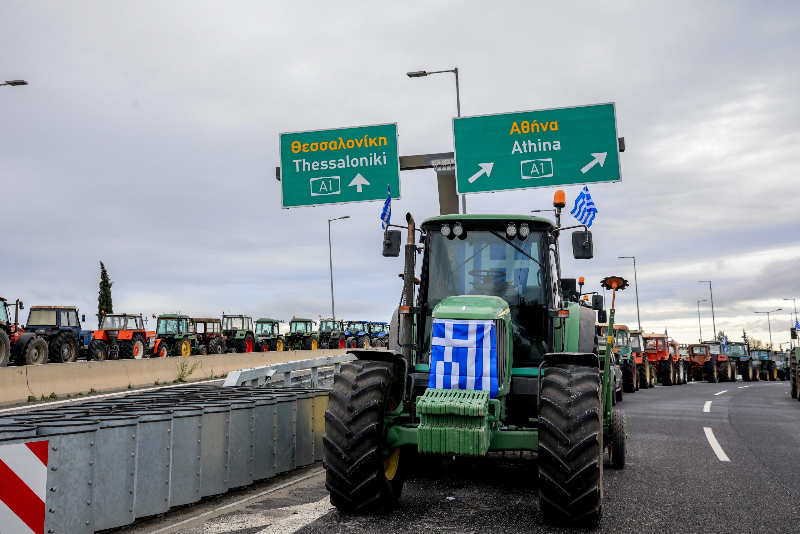 AΓΡΟΤΙΚΟ ΜΠΛΟΚΟ ΣΤΗ ΝΙΚΑΙΑ ΛΑΡΙΣΑΣ (EUROKINISSI)