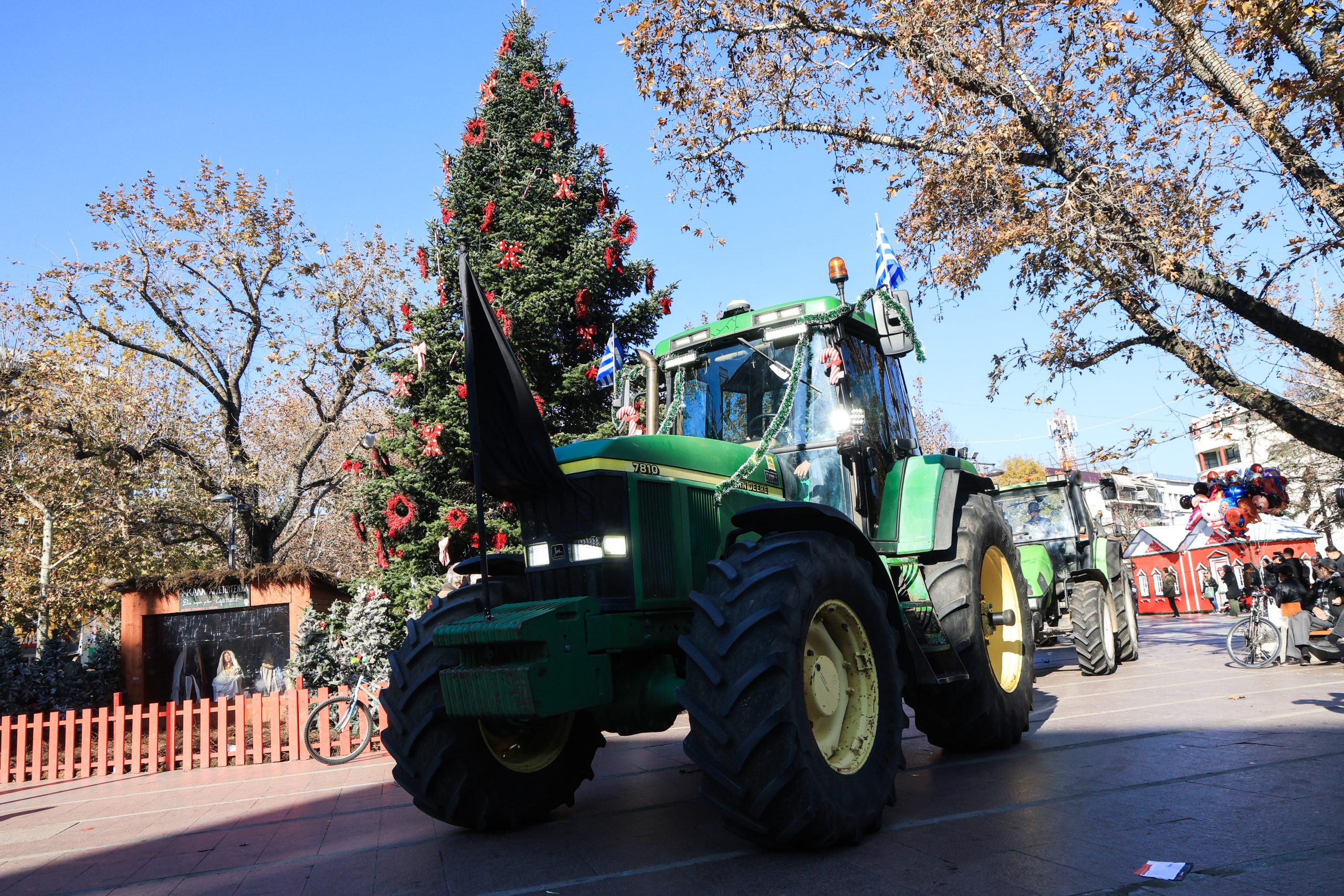 Κρίσιμη ημέρα για τις αγροτικές κινητοποιήσεις μετά το «πακέτο» Τσιάρα και το νέο κάλεσμα της κυβέρνησης για διάλογο