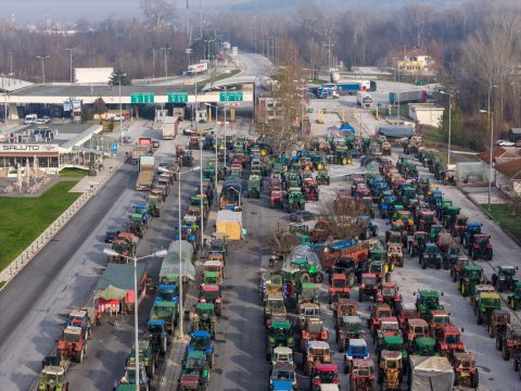 Νεκρό κοριτσάκι στο Παλαιό Φάληρο: Η μητέρα υποστήριξε ότι το παιδί ήταν άρρωστο και φοβήθηκε να το πάει στο νοσοκομείο γιατί δεν είχε άδεια παραμονής