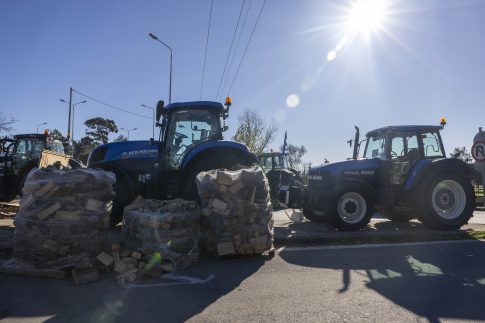 Ο Ζελένσκι ζητά πίεση προς τη Μόσχα πριν από τη συνάντηση με τον Τραμπ και δημοσιεύει βίντεο από τις επιθέσεις στην Ουκρανία