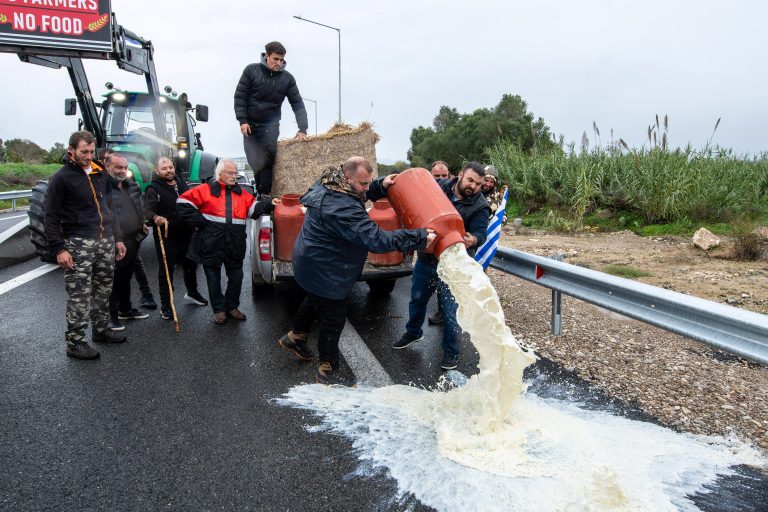 ΚΚΕ: Να ικανοποιήσει η κυβέρνηση τα αιτήματα των αγροτών αντί να τους κοροϊδεύει