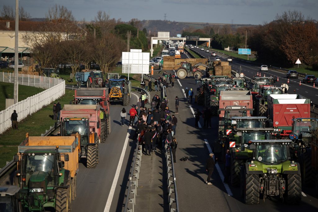 Στους δρόμους και οι αγρότες της Γαλλίας – Επεισόδια και βίαιες διαδηλώσεις