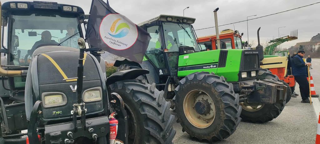 Γρεβενά: Σε 24ωρο αποκλεισμό για φορτηγά προχωρούν οι αγρότες στο μπλόκο Σιάτιστας