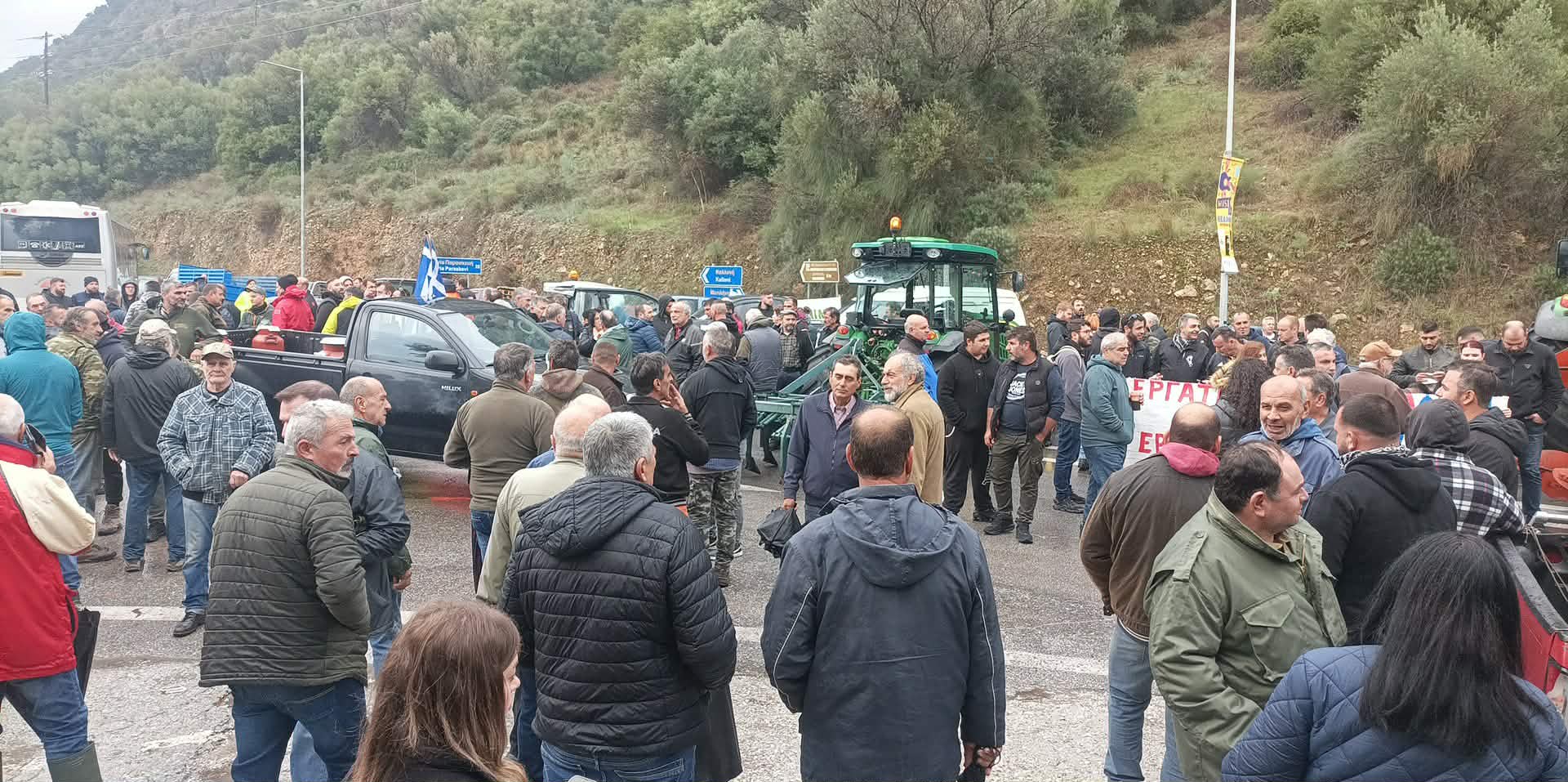 Λέσβος: Με το πανελλαδικό μπλόκο συντάσσονται οι νησιώτες αγρότες – Αύριο αποφασίζουν το μέλλον των κινητοποιήσεων