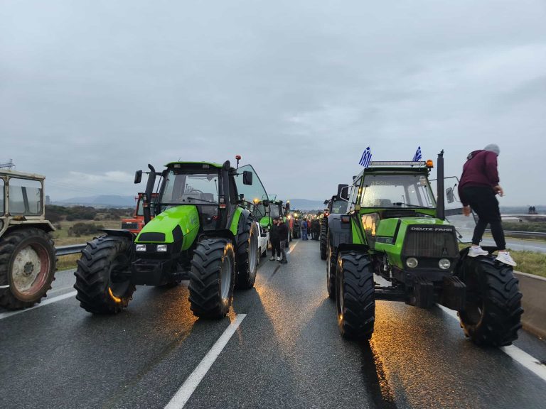 Κοντά στον Προμαχώνα οι αγρότες – Ζητούν να τους επιτραπεί η διέλευση προς τον μεθοριακό σταθμό