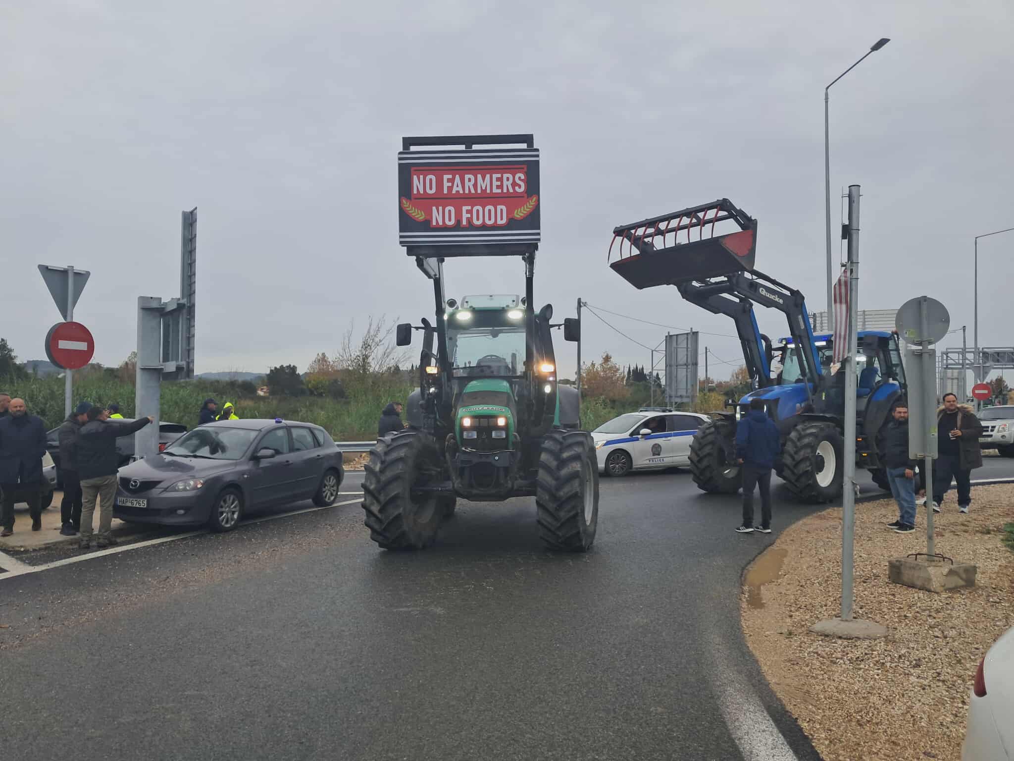 Δικογραφίες από την Αστυνομία για τα αγροτικά μπλόκα στη Δ. Ελλάδα