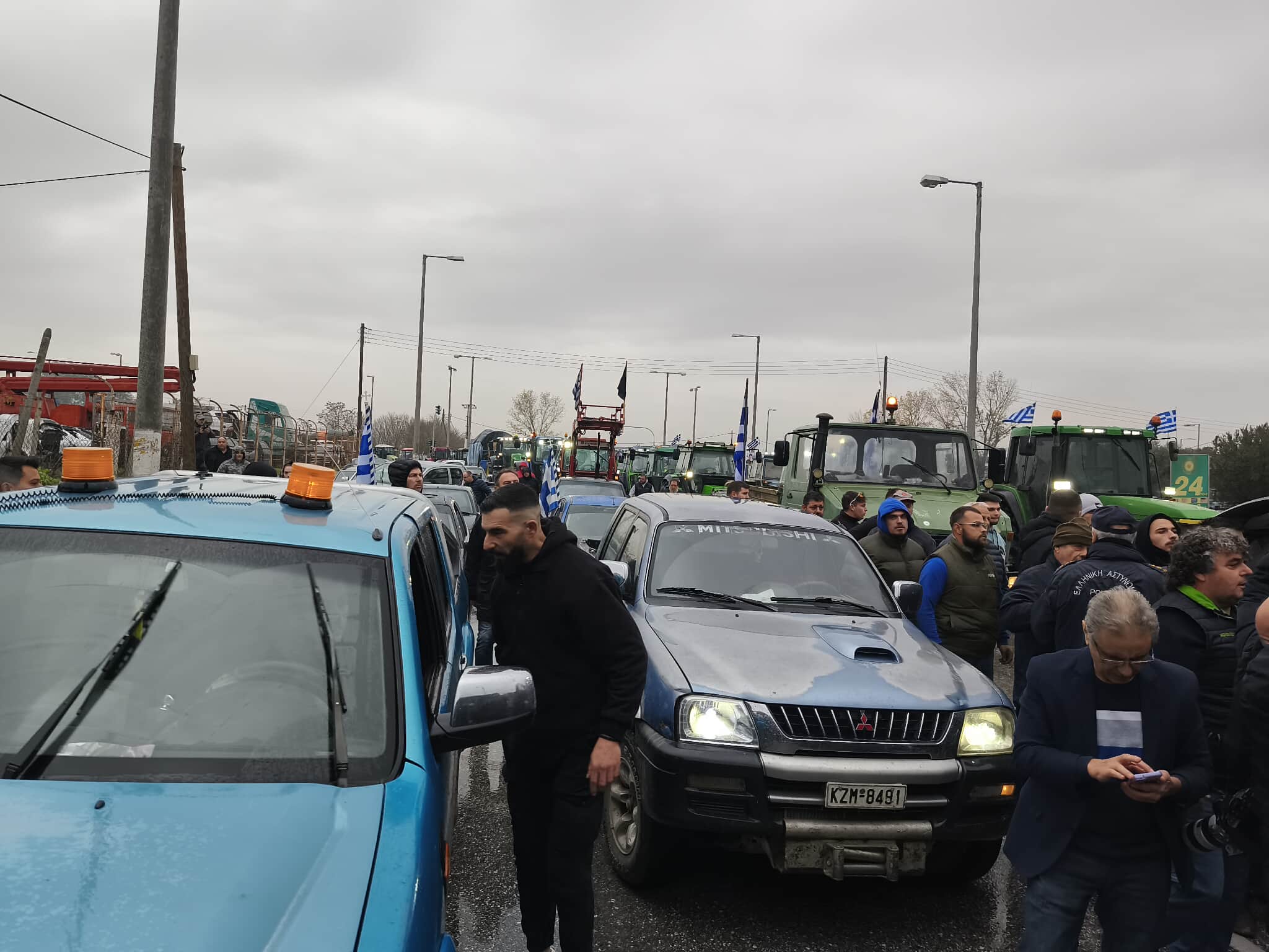 Αγρότες στoν Προμαχώνα παρέκαμψαν το μπλόκο των αστυνομικών