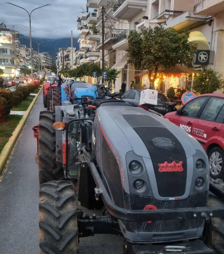 Συγκέντρωση και πορεία αγροτών στη Σπάρτη – Στήθηκε το πρώτο μπλόκο της Λακωνίας