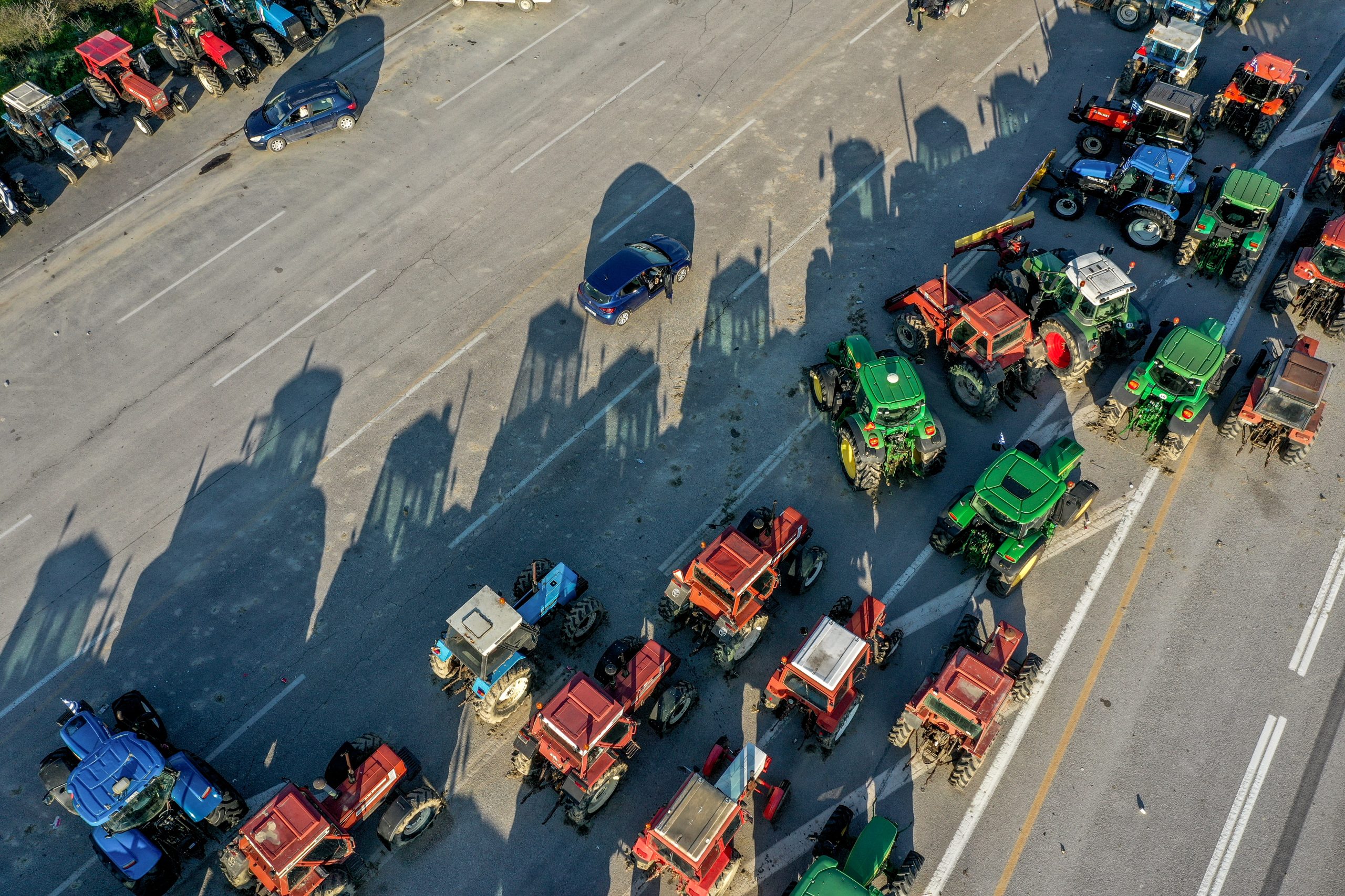 ΜΠΛΟΚΟ ΑΓΡΟΤΩΝ ΣΤΑ ΜΑΛΓΑΡΑ (ΣΩΤΗΡΗΣ ΤΡΥΨΑΝΗΣ / EUROKINISSI)