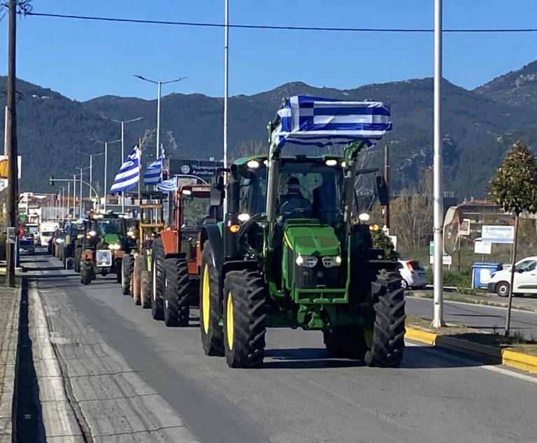 Μηχανοκίνητη πορεία αγροτών και κτηνοτρόφων στο κέντρο της Τρίπολης