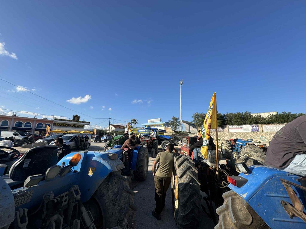 Ζάκυνθος: Συγκέντρωση αγροτών και κτηνοτρόφων μπροστά από το Εθνικό Στάδιο