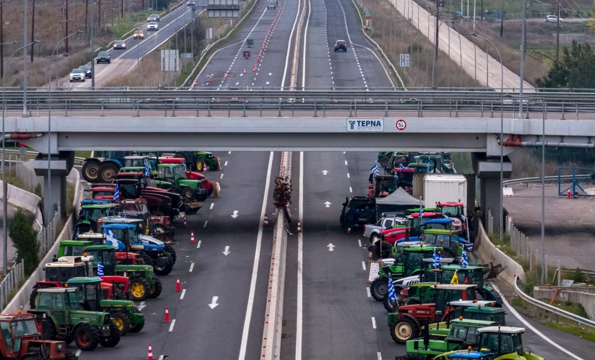 Ρεβεγιόν στα μπλόκα για τους αγρότες – Νέα πανελλαδική σύσκεψη για την κλιμάκωση των κινητοποιήσεων