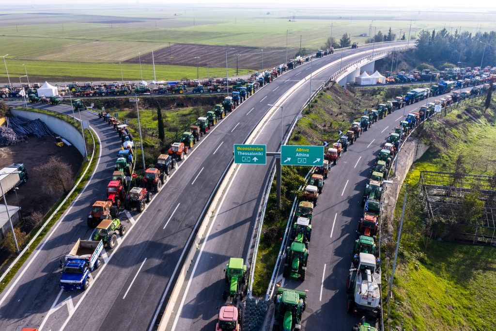 Ρεβεγιόν στα μπλόκα για τους αγρότες – Νέα πανελλαδική σύσκεψη για την κλιμάκωση των κινητοποιήσεων