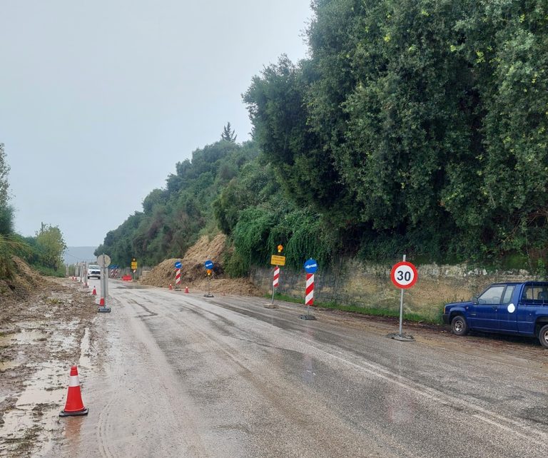 Κέρκυρα: Κλειστός και σήμερα ο δρόμος στον Αη Γιάννη Περιστερών – Διέκοψε η ΠΙΝ τα μαθητικά δρομολόγια