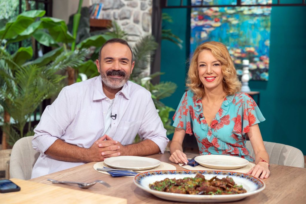 ΕΡΤ1: «ΠΟΠ Μαγειρική» με τον Ανδρέα Λαγό – Καλεσμένοι οι Αλέξανδρος Λογοθέτης, Μάνος Πυροβολάκης, Τίνα Αλεξοπούλου, Ξένια Βέρρα, Ζωή Κρονάκη