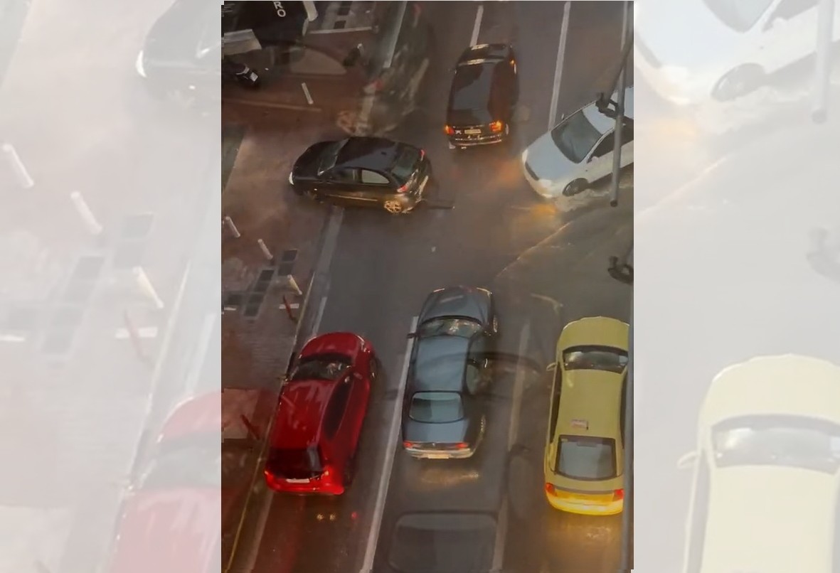 Καταιγίδα στην Αττική: Προβλήματα σε κεντρικούς δρόμους από την ισχυρή βροχόπτωση και το χαλάζι