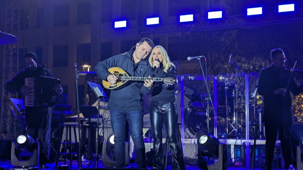 Λάρισα: Πρεμιέρα για τις εορταστικές εκδηλώσεις με το άναμμα του Χριστουγεννιάτικου δέντρου