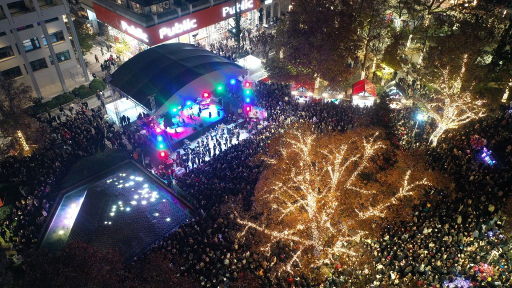 Λάρισα: Πρεμιέρα για τις εορταστικές εκδηλώσεις με το άναμμα του Χριστουγεννιάτικου δέντρου