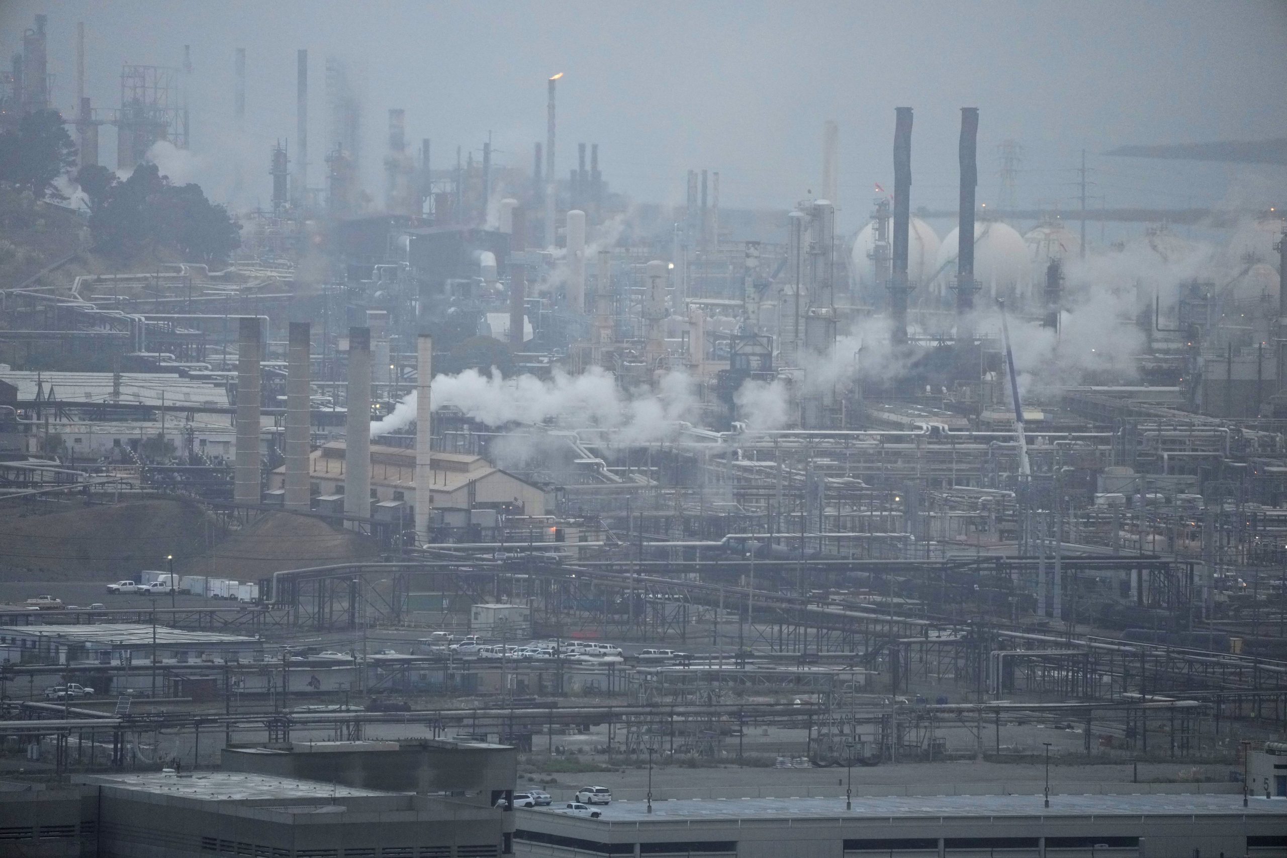 Η Ουκρανία έπληξε ρωσικό διυλιστήριο πετρελαίου στην πόλη Σίζραν