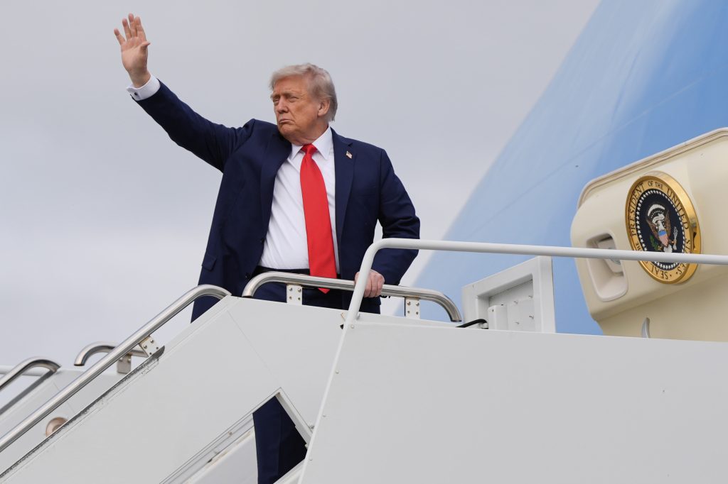 Guardian: Γιατί Τραμπ και Πούτιν θέλουν να καταστρέψουν την Ευρώπη