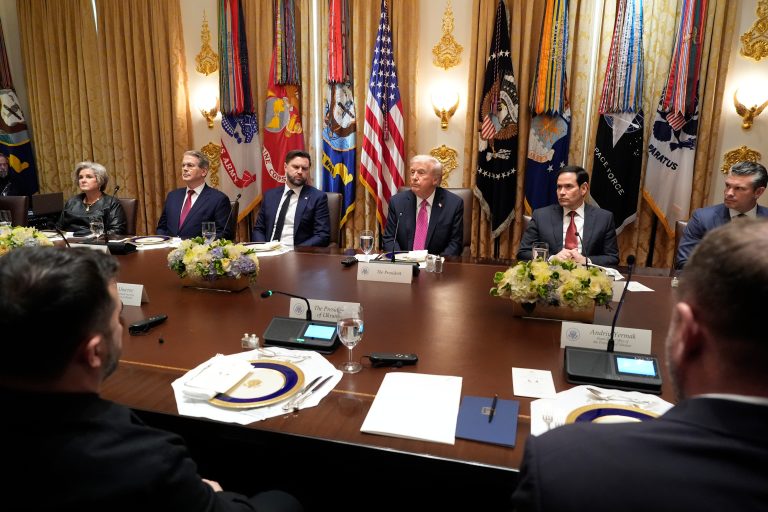 FT: Προθεσμία Τραμπ λίγων ημερών στην Ουκρανία να απαντήσει στην ειρηνευτική συμφωνία