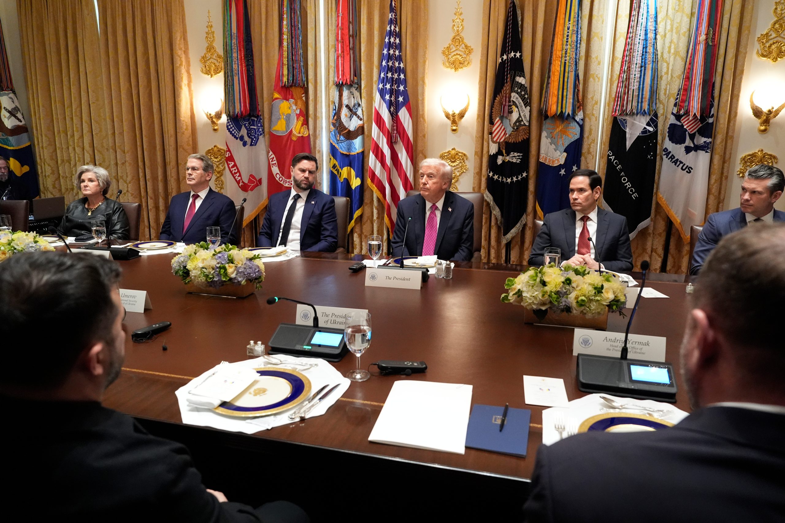 FT: Προθεσμία Τραμπ λίγων ημερών στην Ουκρανία να απαντήσει στην ειρηνευτική συμφωνία