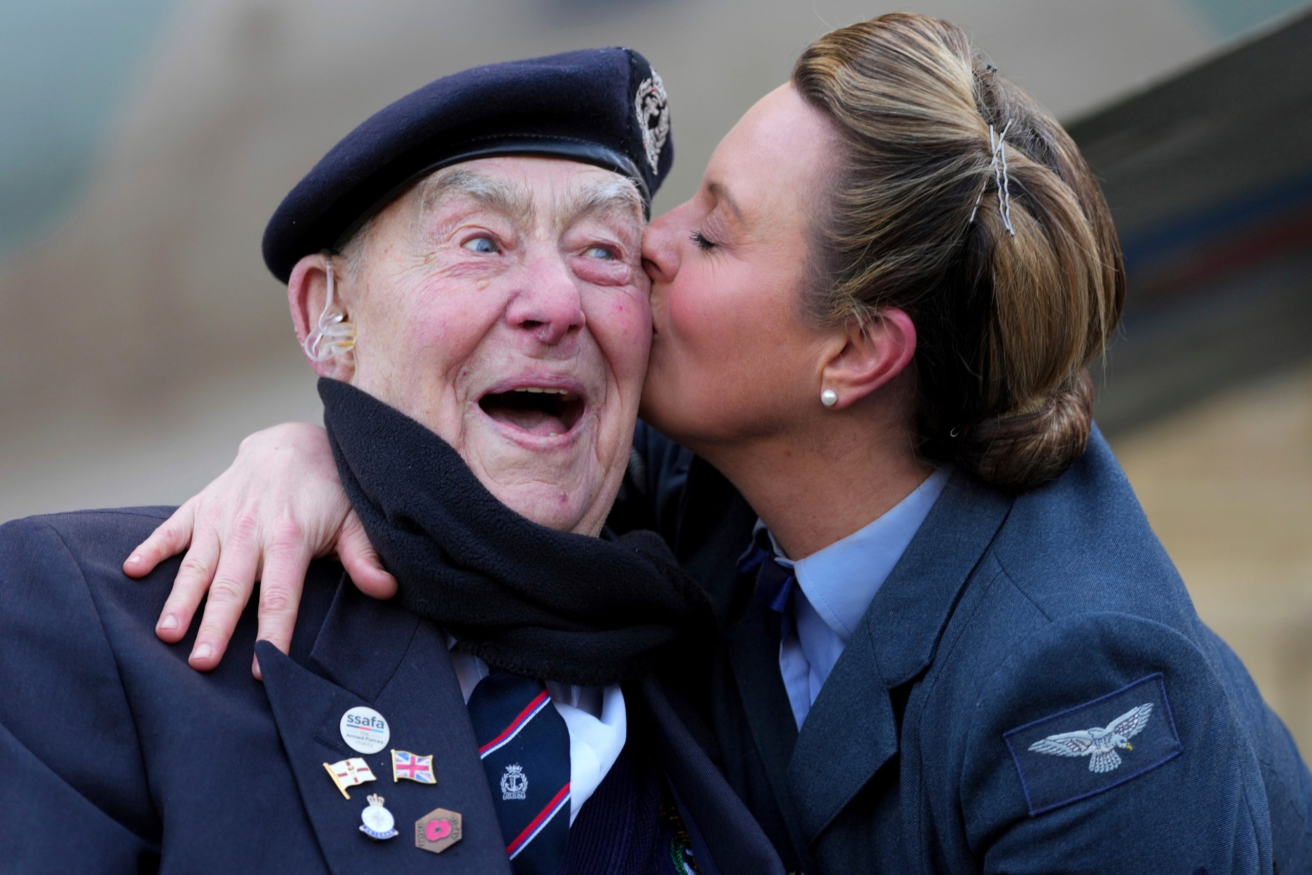 YE Joy 2025 Photo Gallery Εκεί που γεννιέται η ελπίδα: Εικόνες χαράς κόντρα στις δυσκολίες – Οι στιγμές που «φώτισαν» το 2025