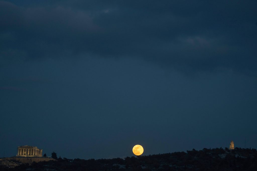 Οι φωτογραφίες που σημάδεψαν το 2025 μέσα από τον φακό του Associated Press