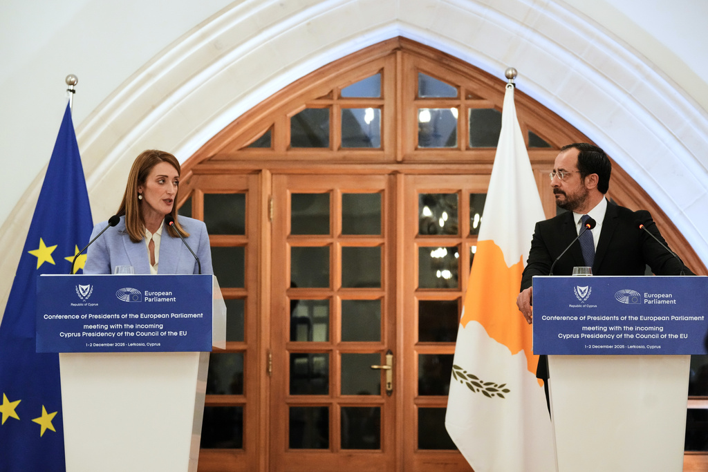 POLITICO: Η μικρή Κύπρος αντιμέτωπη με τις μεγάλες στιγμές της Ευρώπης