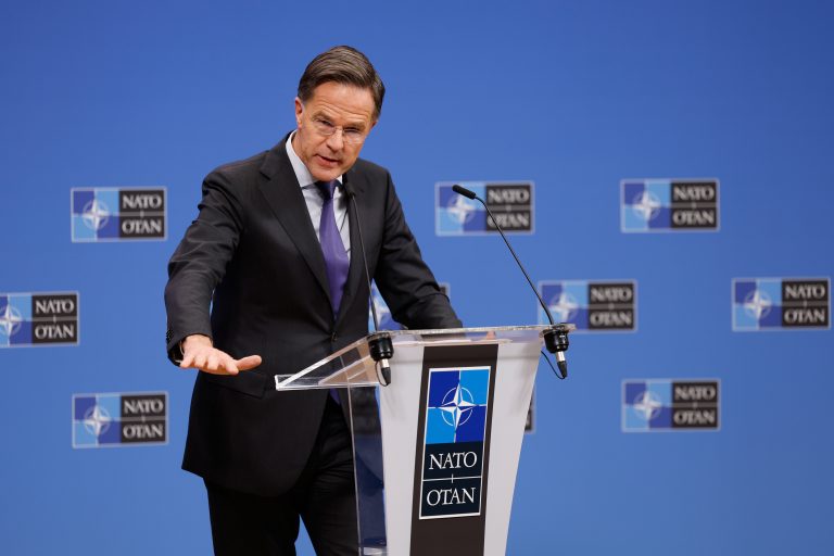 Μαρκ Ρούτε: Το ΝΑΤΟ καλεί τους συμμάχους να μην επαναπαύονται απέναντι στη ρωσική απειλή – «Είμαστε ο επόμενος στόχος της»