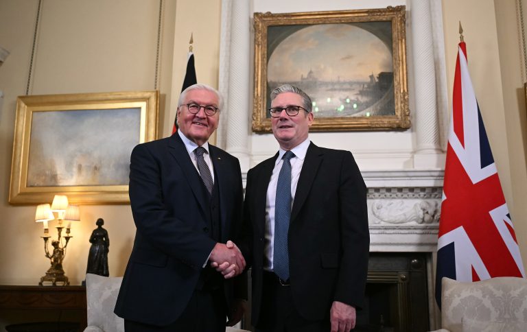 Πρώτη κρατική επίσκεψη Γερμανού Προέδρου στο Ηνωμένο Βασίλειο μετά από 27 χρόνια – Συνάντηση Σταϊνμάιερ με τον Πρωθυπουργό στη Ντάουνινγκ Στριτ