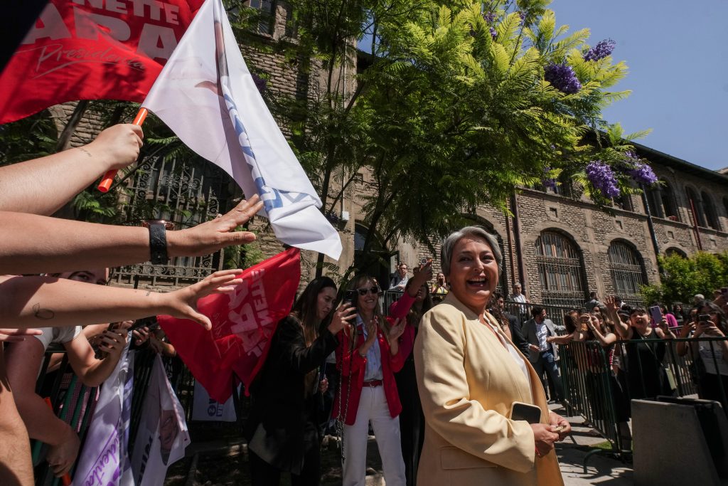 Xιλή – Εκλογές: Οι μετανάστες «έχουν 98 ημέρες για να φύγουν από τη χώρα» δηλώνει ο υποψήφιος της άκρας δεξιάς