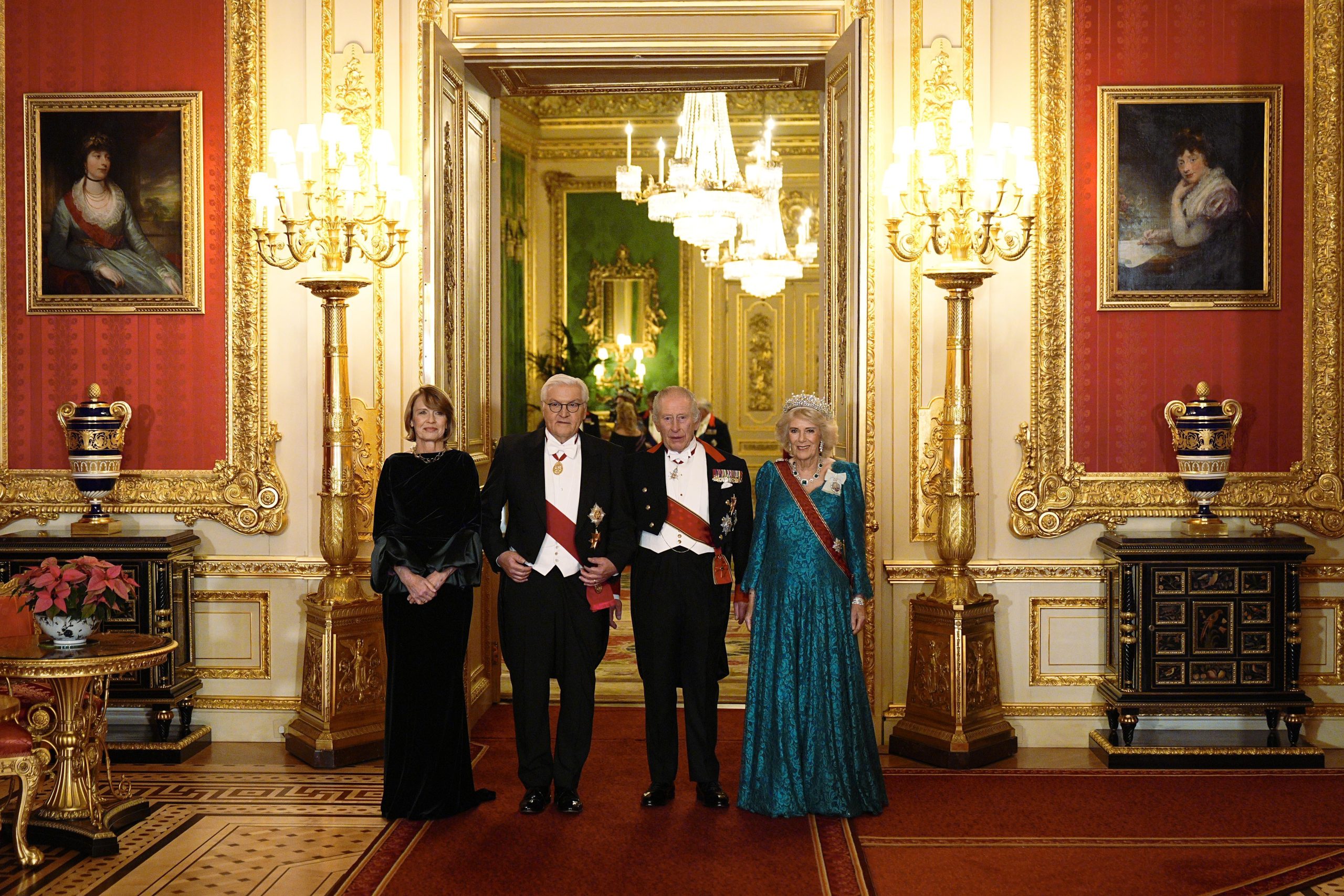 Ο Γερμανός Πρόεδρος σε επίσημη επίσκεψη στη Βρετανία – Ο Βασιλιάς Κάρολος ανακοινώνει κοινή υποστήριξη για «μια ελεύθερη και ειρηνική Ευρώπη»