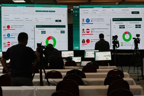 Μηνύματα «ενότητας» και «αλληλεγγύης» από την πολιτειακή και πολιτική ηγεσία