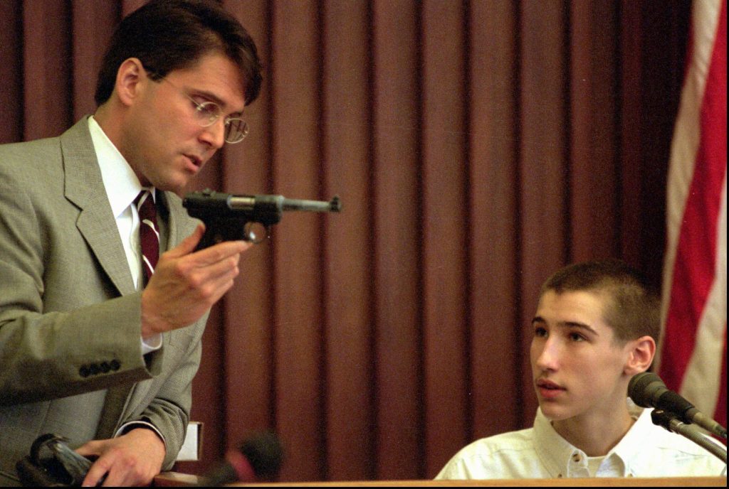 Γιατί τα παιδιά σκοτώνουν τους γονείς τους