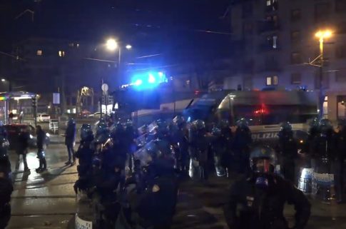 Ντουμπάι: Η αστυνομία καλεί τους κατοίκους να παραμείνουν στα σπίτια τους λόγω των ισχυρών βροχοπτώσεων