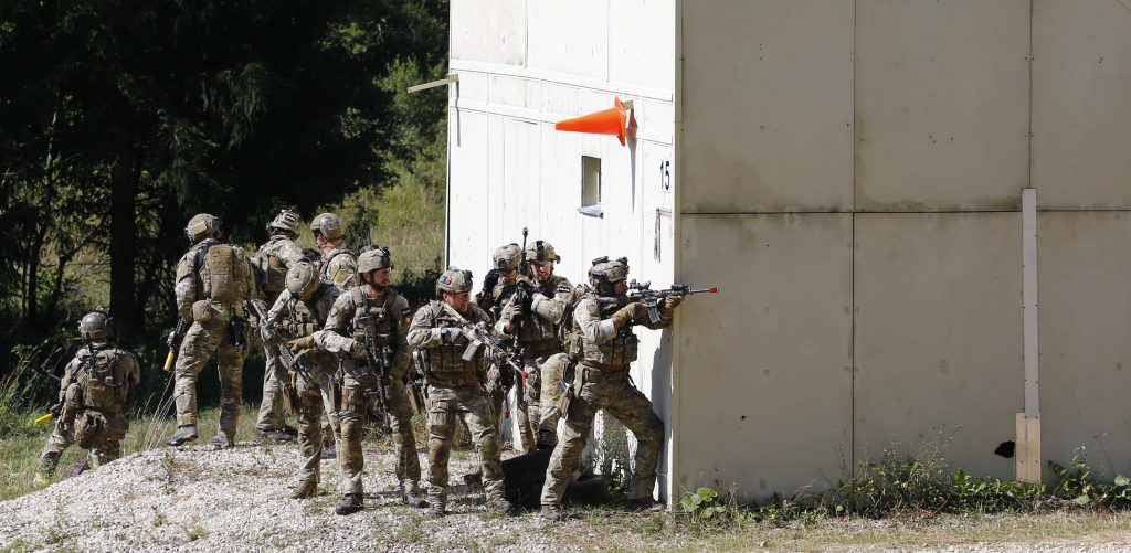 Η Ρωσία αναγκάζει την Ευρώπη να αντιμετωπίσει την αλήθεια: Ο κίνδυνος πολέμου είναι και πάλι υπαρκτός